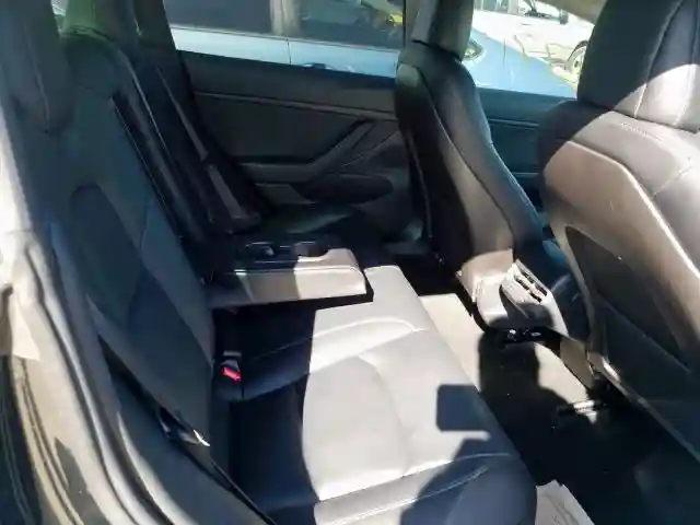 5YJ3E1EB5JF103058 2018 TESLA MODEL 3-5