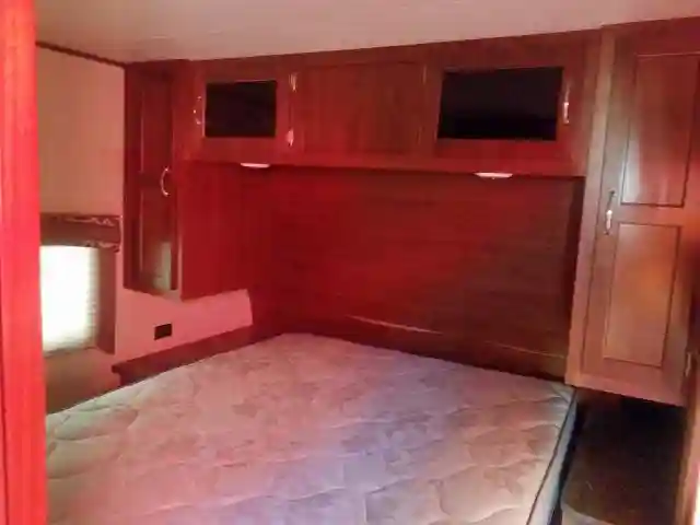 1UJBJ0BP8H7TH0126 2017 JAYCO TRVL TRL-4