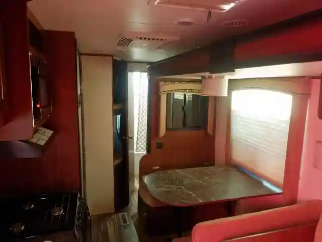 1UJBJ0BP8H7TH0126 2017 JAYCO TRVL TRL-5