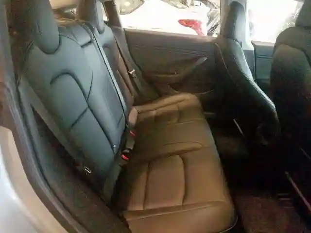 5YJ3E1EAXJF024380 2018 TESLA MODEL 3-5