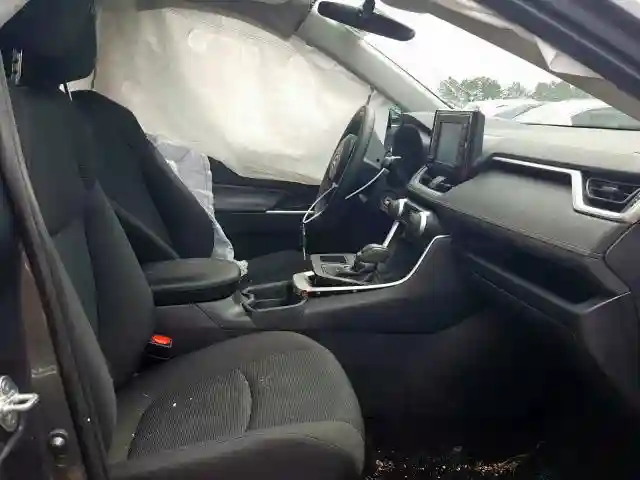 2T3H1RFV4KW044184 2019 TOYOTA RAV4 LE-4
