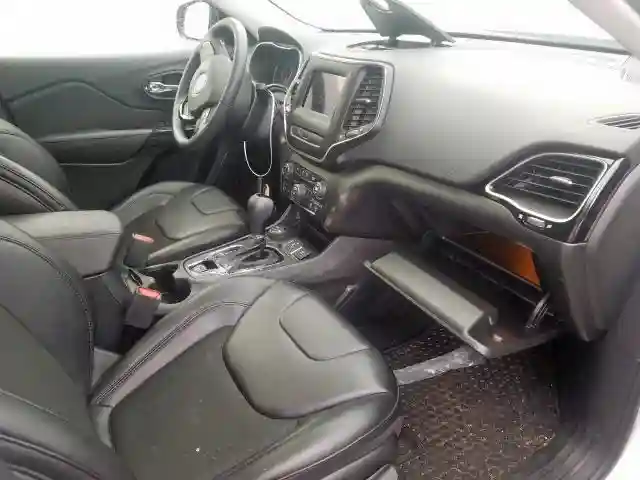 1C4PJMLB3KD328296 2019 JEEP CHEROKEE LATITUDE PLUS-4