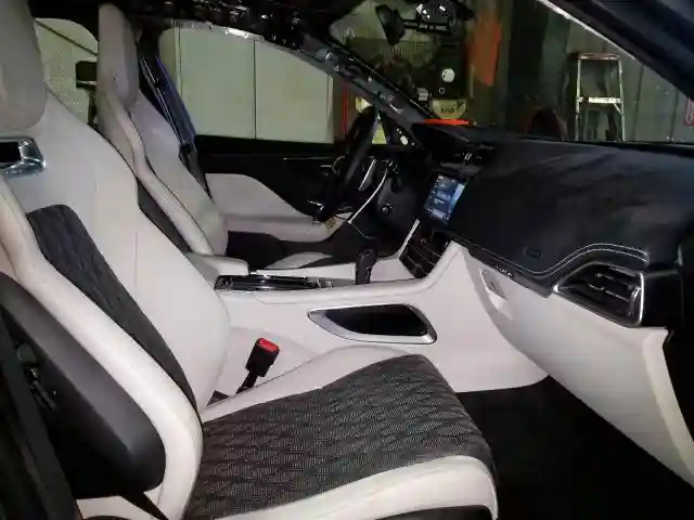SADCZ2EE5KA613316 2019 JAGUAR F-PACE SVR-4