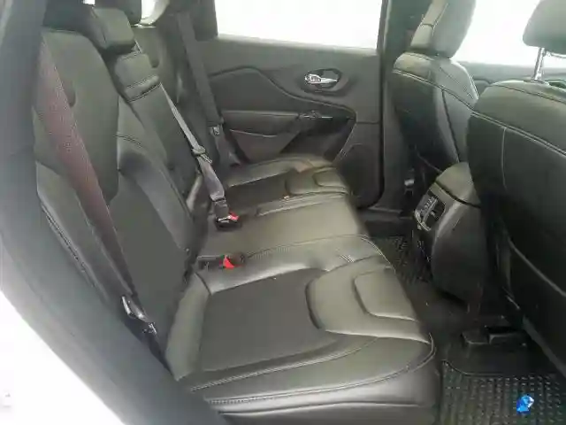 1C4PJMLB3KD328296 2019 JEEP CHEROKEE LATITUDE PLUS-5