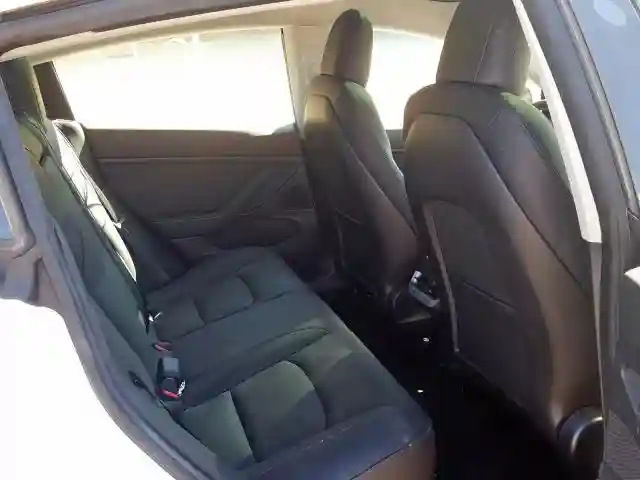 5YJ3E1EA1KF426404 2019 TESLA MODEL 3-5