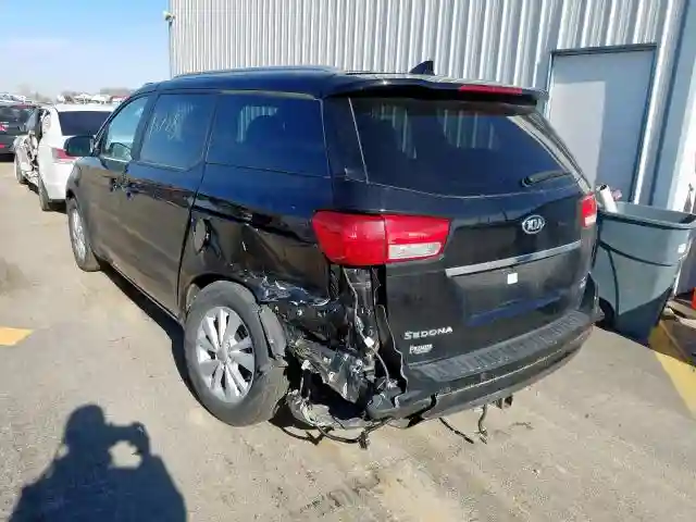 KNDMB5C19J6399325 2018 KIA SEDONA LX-2