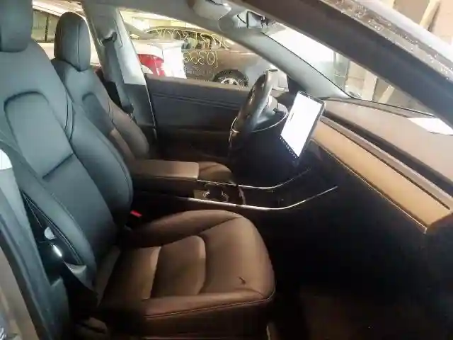 5YJ3E1EAXJF024380 2018 TESLA MODEL 3-4