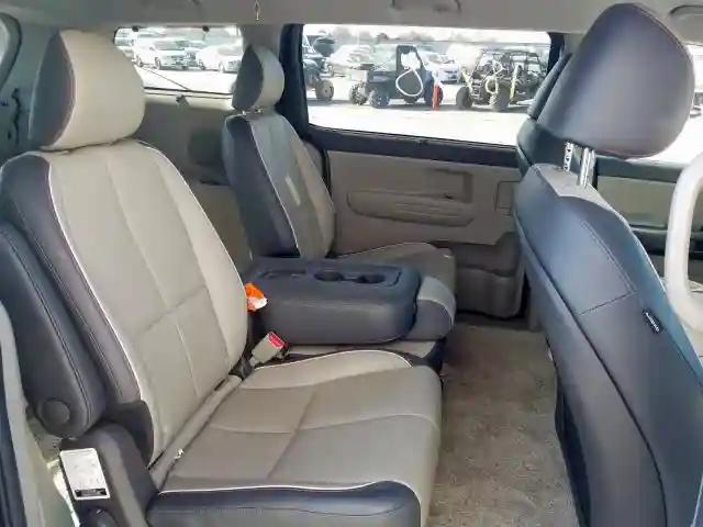 KNDMB5C19J6399325 2018 KIA SEDONA LX-5