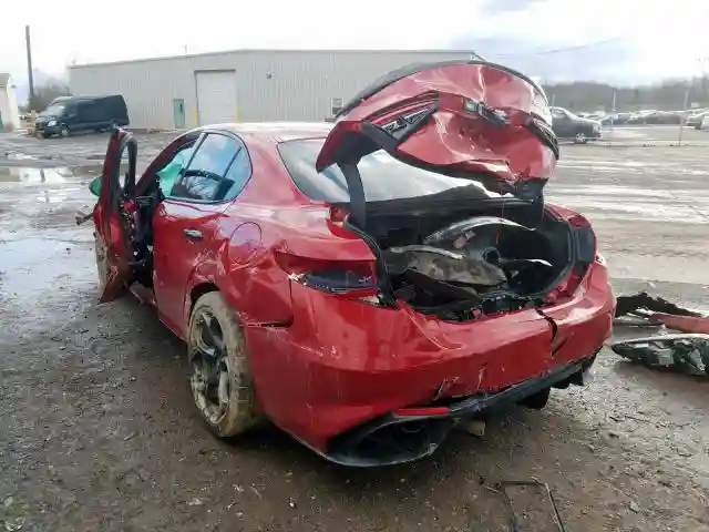 ZARFAEAV9H7522066 2017 ALFA ROMEO GIULIA QUADRIFOGLIO-2