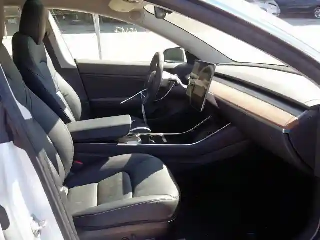 5YJ3E1EA1KF426404 2019 TESLA MODEL 3-4