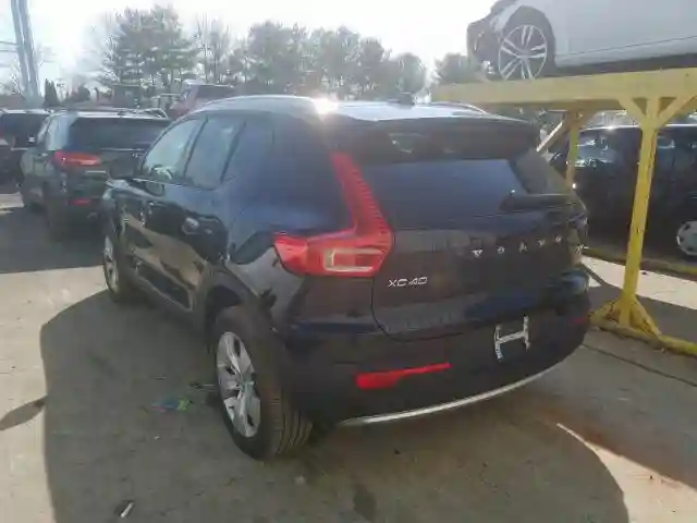 YV4162UK4K2143600 2019 VOLVO XC40 T5 MOMENTUM-2