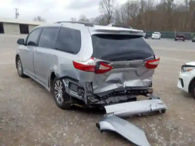 5TDYZ3DC5KS006083 2019 TOYOTA SIENNA XLE-2