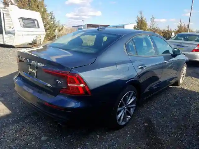 7JRA22TK4KG003986 2019 VOLVO S60 T6 MOMENTUM-3