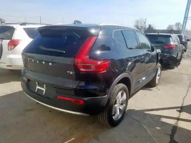 YV4162UK4K2143600 2019 VOLVO XC40 T5 MOMENTUM-3
