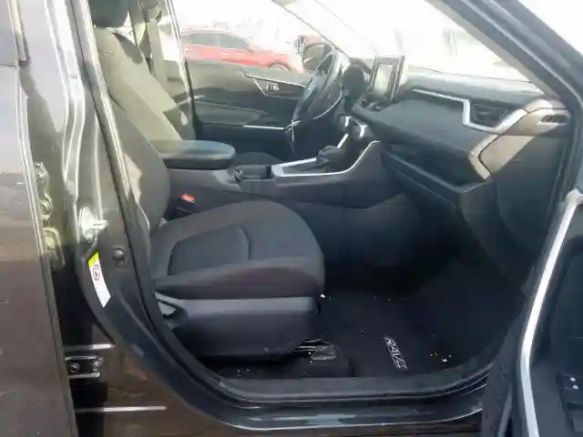 2T3F1RFV2KW026581 2019 TOYOTA RAV4 LE-4