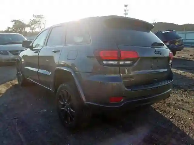 1C4RJFAG0KC563182 2019 JEEP GRAND CHEROKEE LAREDO-2