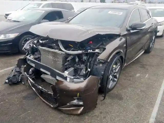 SJKCH5CP3JA041632 2018 INFINITI QX30 BASE-1