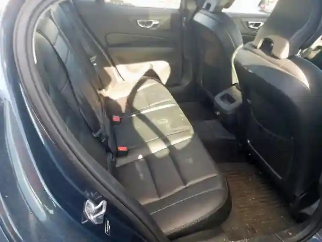 7JRA22TK4KG003986 2019 VOLVO S60 T6 MOMENTUM-5