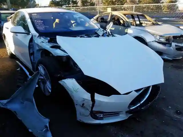5YJSA1H24FFP75820 2015 TESLA MODEL S 85D-0