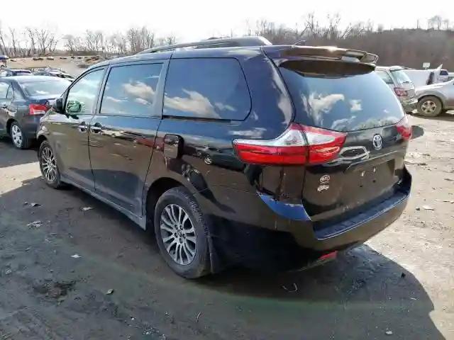 5TDYZ3DC4JS961729 2018 TOYOTA SIENNA XLE-2