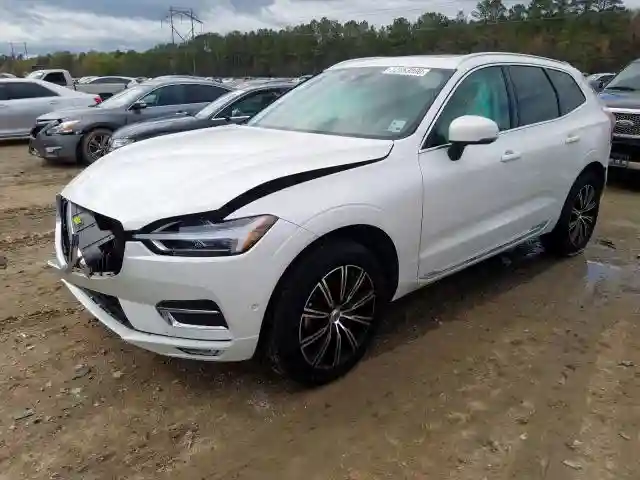 LYV102RL9JB100745 2018 VOLVO XC60 T5 INSCRIPTION-1