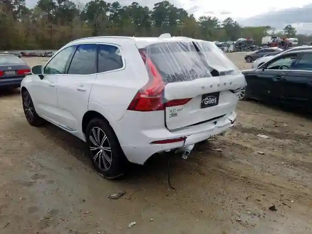 LYV102RL9JB100745 2018 VOLVO XC60 T5 INSCRIPTION-2