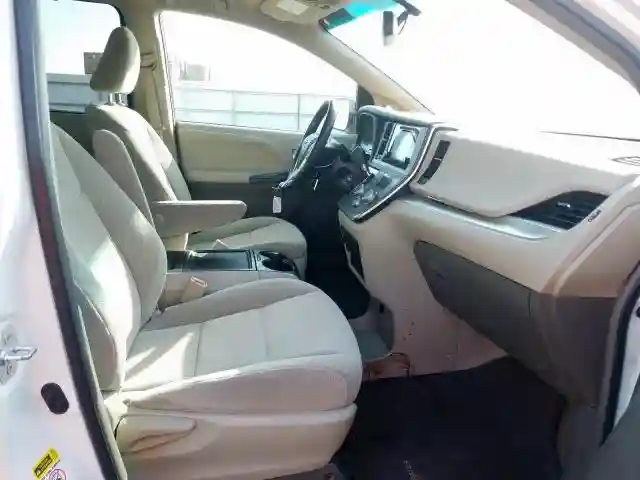 5TDKZ3DC7HS859678 2017 TOYOTA SIENNA LE-4