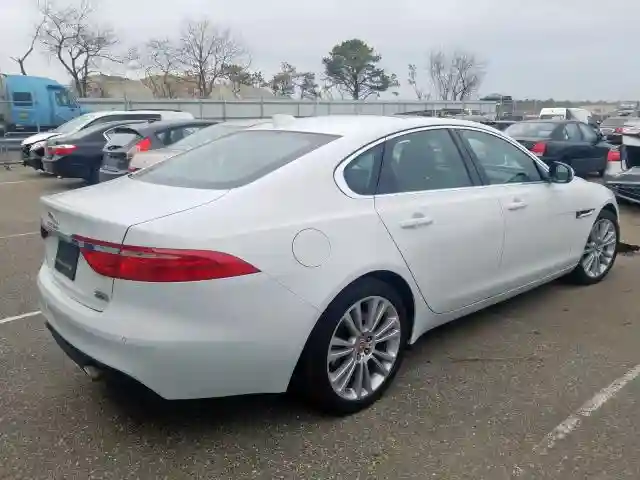 SAJBJ4FX0KCY74305 2019 JAGUAR XF PREMIUM-3