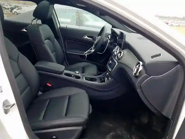 WDCTG4GB8KU007243 2019 MERCEDES-BENZ GLA 250 4MATIC-4