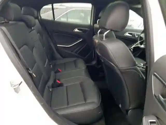 WDCTG4GB8KU007243 2019 MERCEDES-BENZ GLA 250 4MATIC-5
