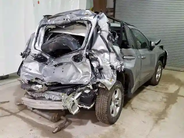 2T3MWRFV9KW008166 2019 TOYOTA RAV4 LE-3