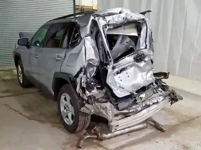 2T3MWRFV9KW008166 2019 TOYOTA RAV4 LE-2
