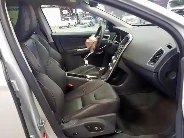 YV449MRR1H2212743 2017 VOLVO XC60 T6 DYNAMIC-4
