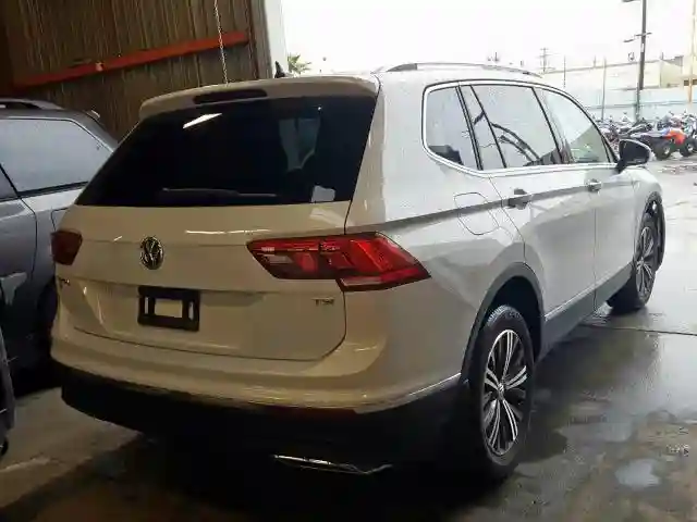 3VV3B7AX4JM104633 2018 VOLKSWAGEN TIGUAN SE-3