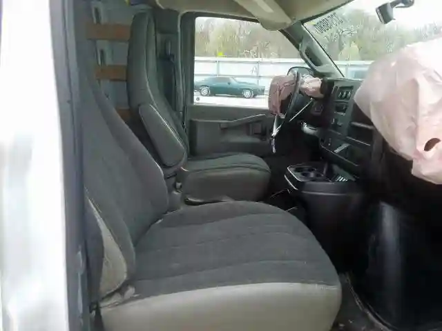 1GTW7AFG9J1902559 2018 GMC SAVANA G2500-4