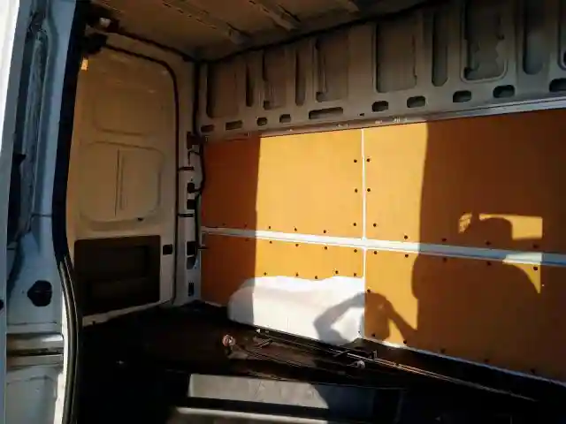 1N6BF0LY9JN813573 2018 NISSAN NV 2500 S-5