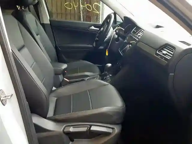 3VV3B7AX4JM104633 2018 VOLKSWAGEN TIGUAN SE-4