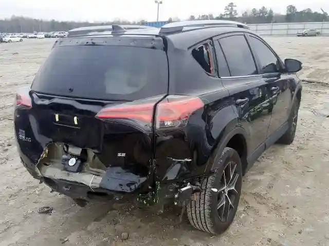 2T3NFREV2JW424712 2018 TOYOTA RAV4 SE-3