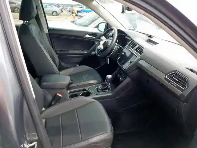3VV3B7AXXKM042320 2019 VOLKSWAGEN TIGUAN SE-4
