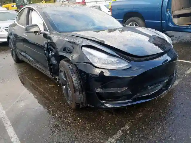 5YJ3E1EA6JF056422 2018 TESLA MODEL 3-0
