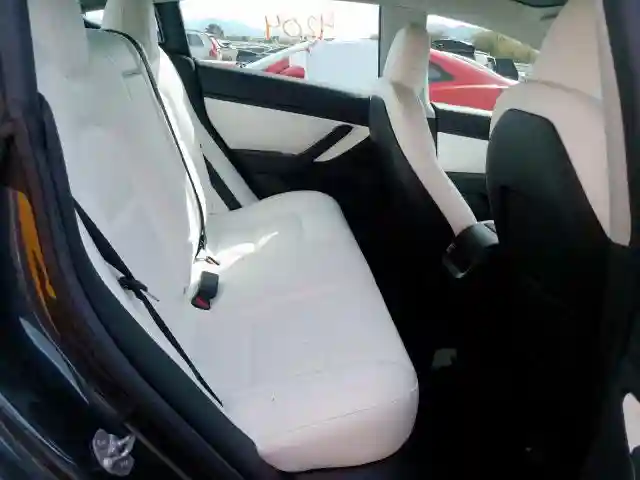 5YJ3E1EBXKF390799 2019 TESLA MODEL 3-5