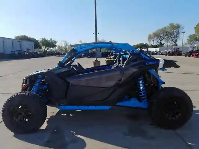 3JBVVAW26JK****** 2018 CAN-AM MAVERICK X3 X RC TURBO R-4