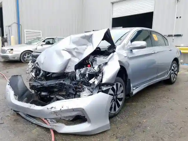 JHMCR6F73HC010816 2017 HONDA ACCORD TOURING HYBRID-1