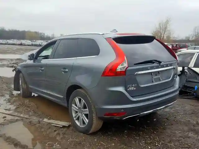 YV440MRU3H2038110 2017 VOLVO XC60 T5 INSCRIPTION-2