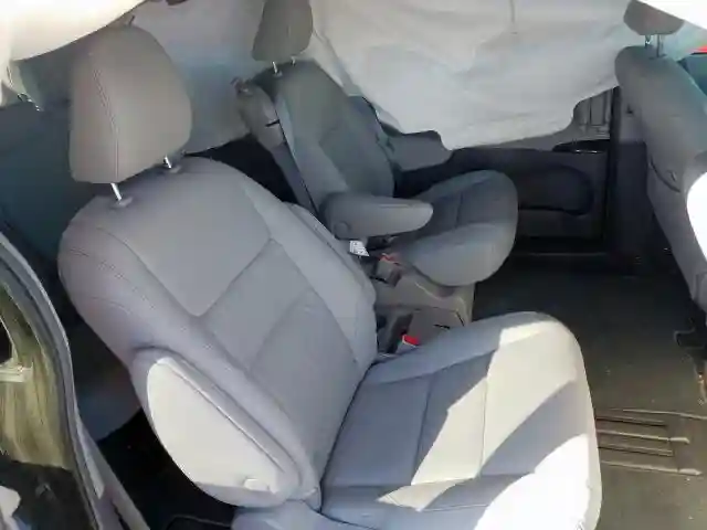 5TDYZ3DC2KS975324 2019 TOYOTA SIENNA XLE-5