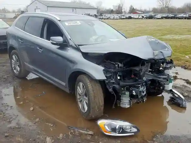 YV440MRU3H2038110 2017 VOLVO XC60 T5 INSCRIPTION-0