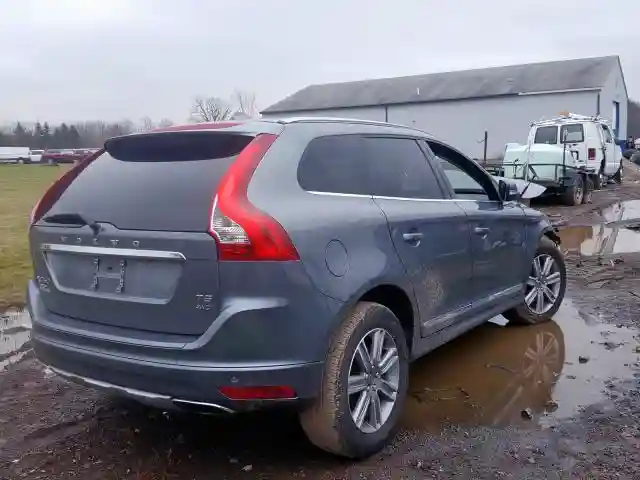 YV440MRU3H2038110 2017 VOLVO XC60 T5 INSCRIPTION-3