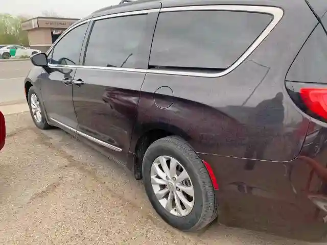2C4RC1BG1HR675632 2017 CHRYSLER PACIFICA TOURING L-2