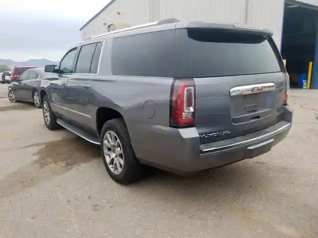 1GKS2HKJ5KR136781 2019 GMC YUKON XL DENALI-2