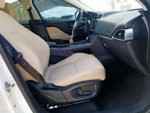SADCJ2FX3JA267109 2018 JAGUAR F-PACE PREMIUM-4